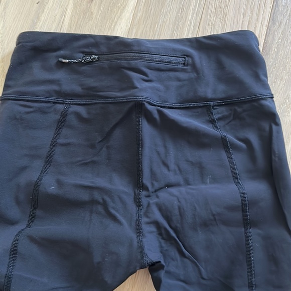 Cropped reflective lululemon workout pants - Picture 3 of 4